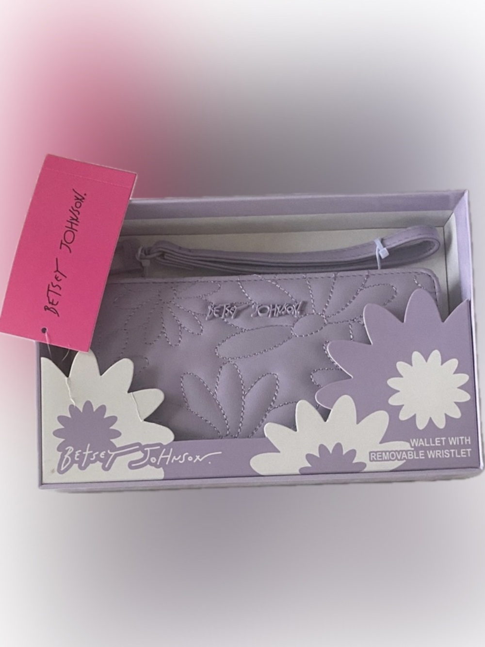 Betsey Johnson Lilac Quilted Daisy 💎 Large Zip Wallet w/Wristlet and box - Picture 2 of 8